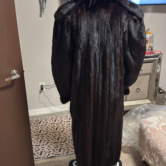 Mahogany 100% Authentic Mink Coat - Picture 8 of 11